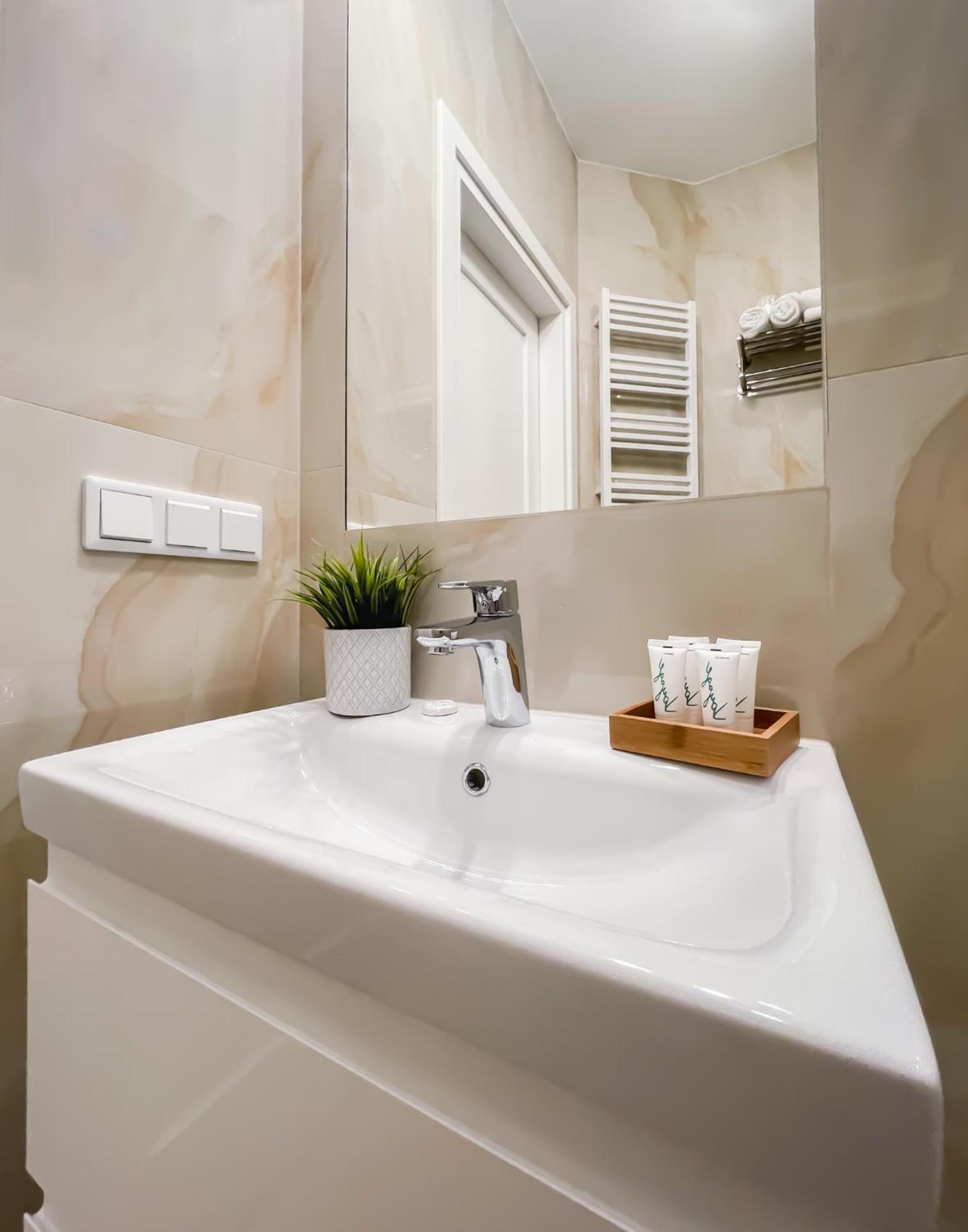 Warsaw Seasons By Alluxe Boutique Apartments Стая снимка